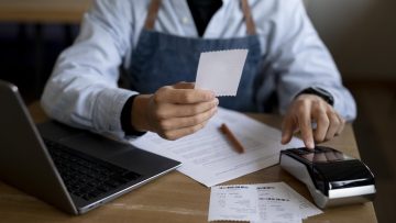 close-up-hand-typing-pos